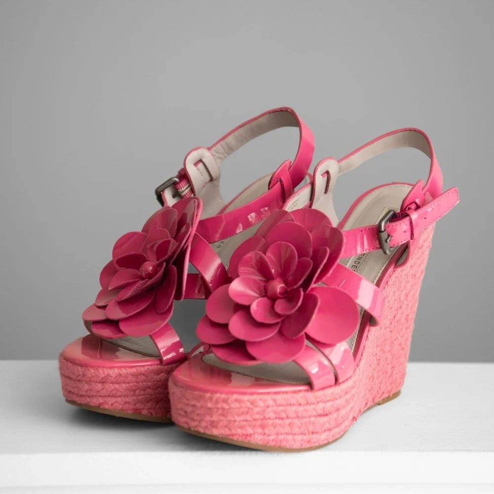 Vera Wang Pink Wedge Sandals Sz 7 BarbieCore Maximalist Coquette Artsy Platform